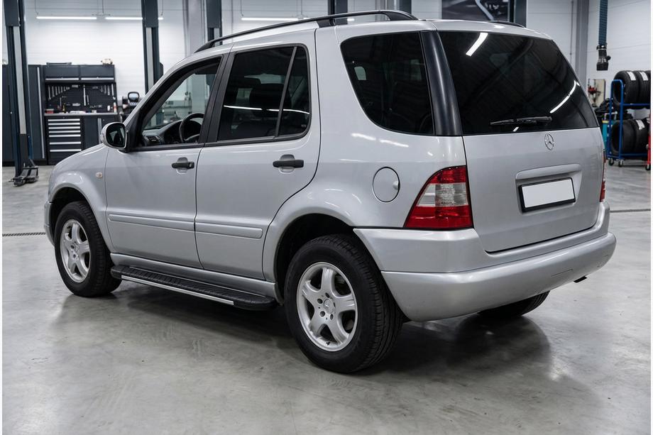 Mercedes ML W163 1997-2005 Praguri laterale Bosphorus Grey (2 buc, aluminiu) Image