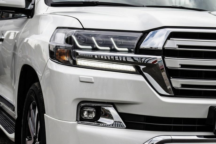 Toyota Land Cruiser 200 2007-2021 Faruri Fata 2016+ (LX-Design) Image