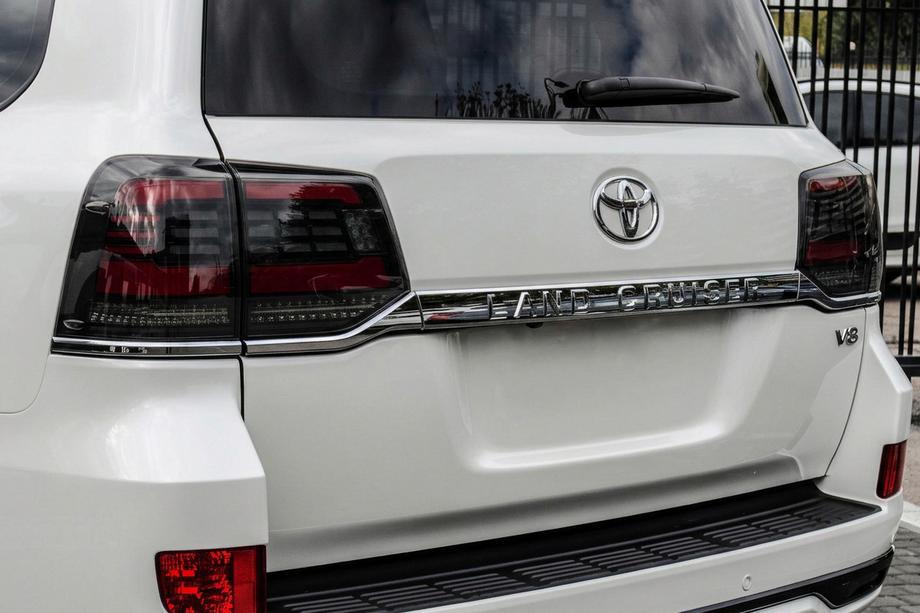 Toyota Land Cruiser 200 2007-2021 Stopuri Spate 2016-2021 (Sequential Red) Image