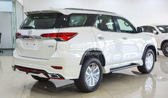 Toyota Fortuner 2015- Set body kit Lexus-TRD V2 (pentru 2015-2020) foto 5