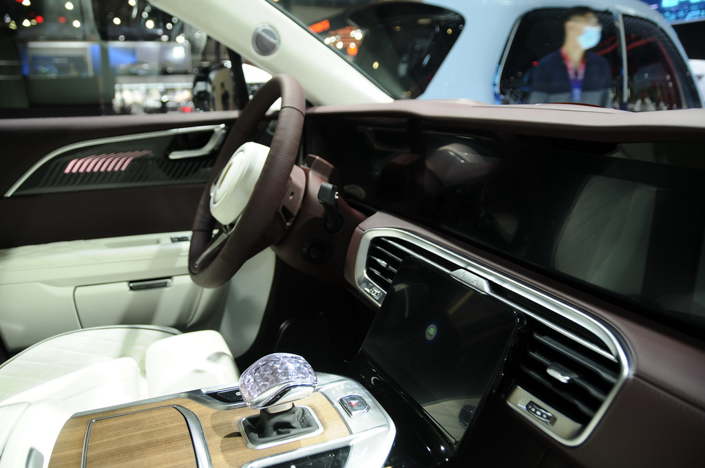 Hongqi E-HS9: analog electric chinezesc al Rolls-Royce Cullinan