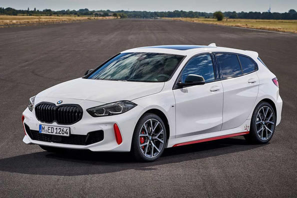 BMW 128ti „încărcat” cu tracțiune față hatchback prezentat Fotografie 3