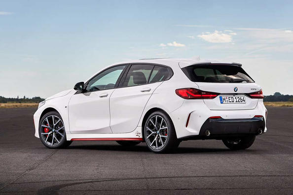 BMW 128ti „încărcat” cu tracțiune față hatchback prezentat Fotografie 4