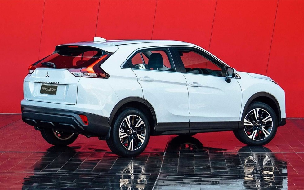 Crossover-ul actualizat Mitsubishi Eclipse Cross este declasificat