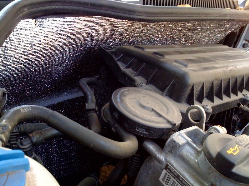 Izolarea fonică a compartimentului motorului