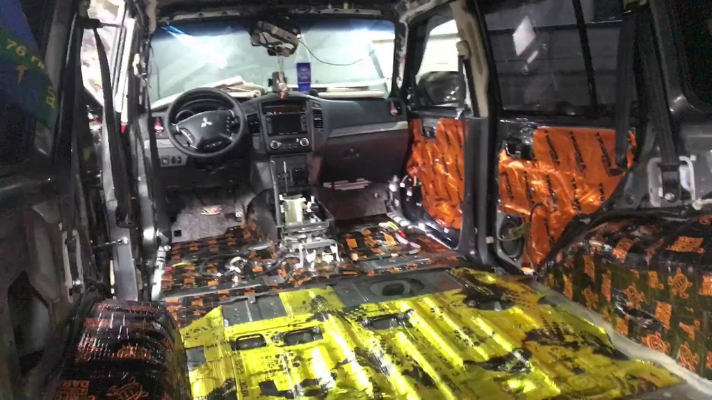 Câtă izolare fonică este necesară pentru un SUV?