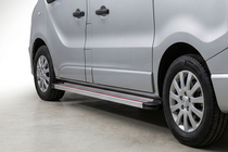 Renault Trafic 2001–2015 Praguri Laterale Maya Rosu-Gri (2 buc, Aluminiu) Ampatament lung foto 1