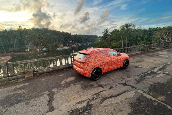 Skoda se pregătește pentru prezentarea unui nou crossover compact Kushaq Fotografie 3