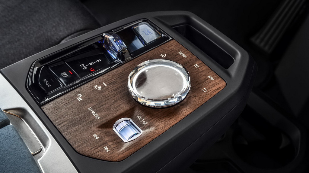 Crossover electric BMW iX - flagship-ul tehnologic al mărcii germane