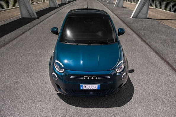 Fiat 500e subcompact electric hatchback review Fotografie 3