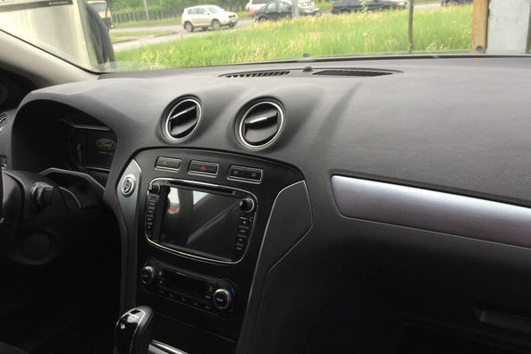 Cum se îndepărtează o zgârietură pe plasticul unei mașini?