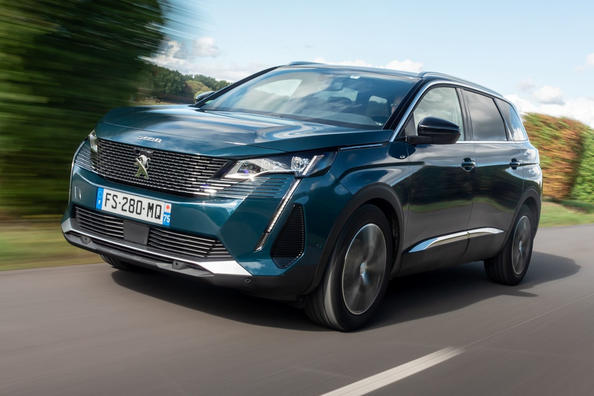 Revizuirea crossover-ului actualizat al celei de-a doua generații Peugeot 5008 Fotografie 5