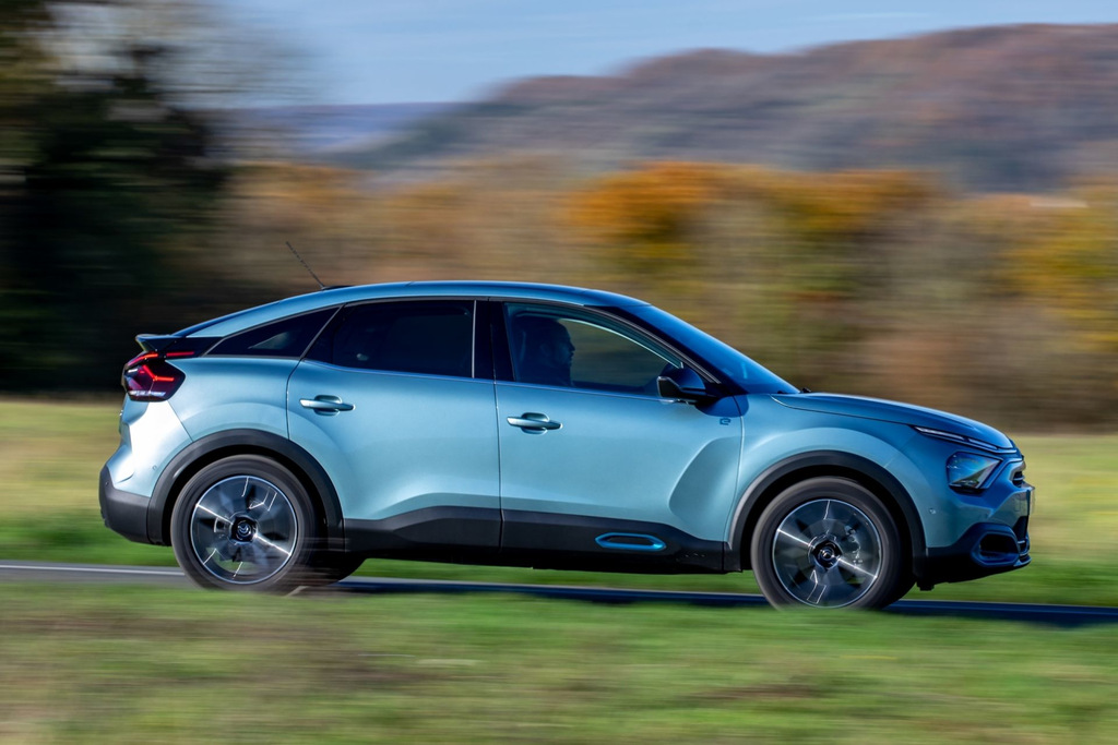 Revizuire a hatchback-ului electric Citroen e-C4