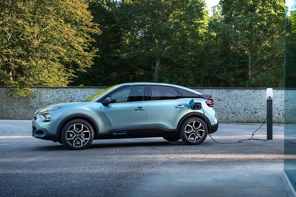 Revizuire a hatchback-ului electric Citroen e-C4