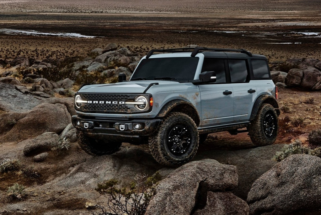Modificare cu cinci uși a noii generații SUV Ford Bronco