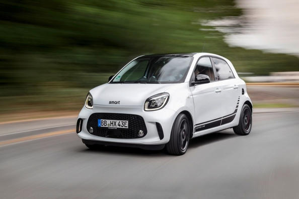 Smart EQ electric cu patru uși hatchback pentru patru