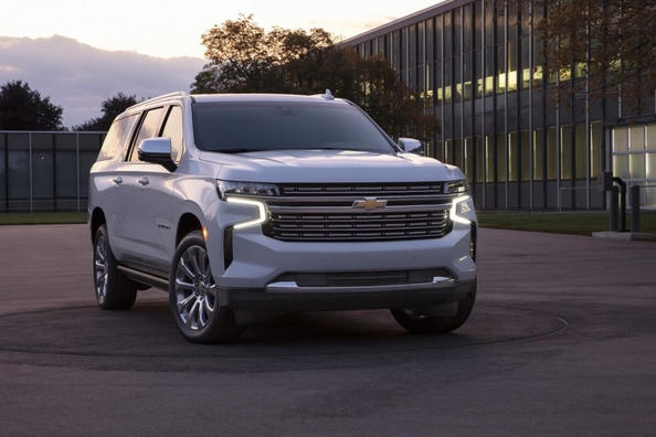 Chevrolet Suburban SUV mare cu opt locuri