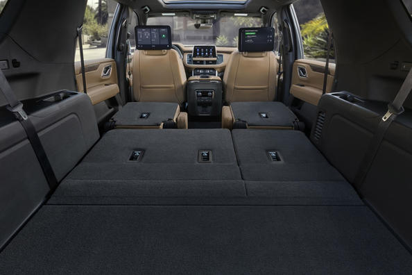 Chevrolet Suburban SUV mare cu opt locuri Fotografie 10