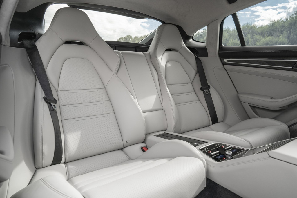 Recenzie a remorcii actualizate Porsche Panamera Turbo S