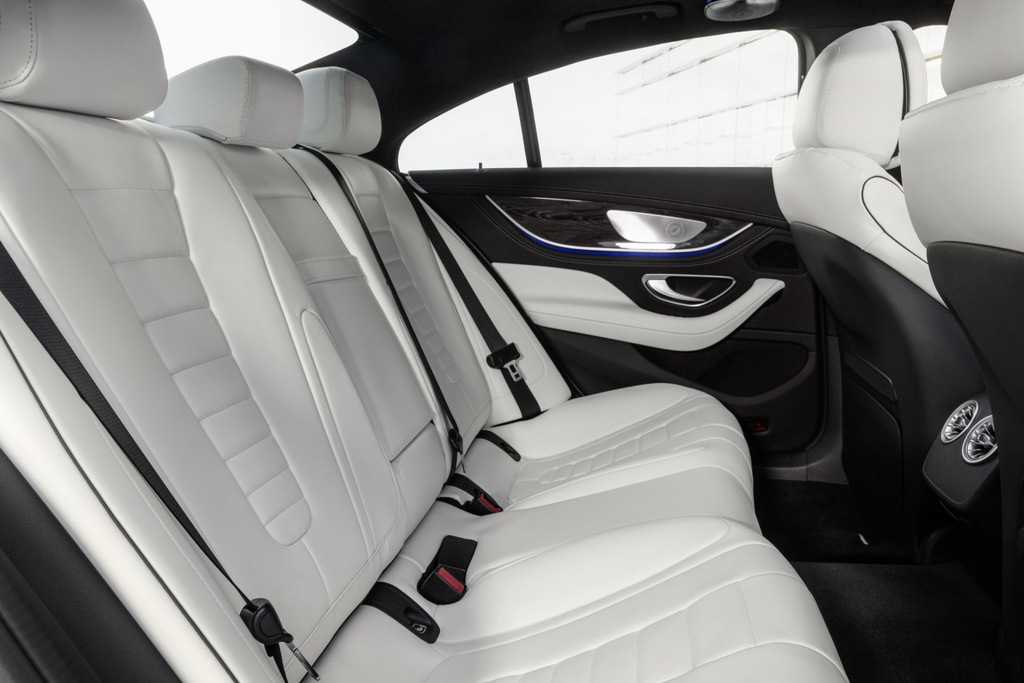 Sedan coupe cu tracțiune integrală Mercedes-Benz Clasa CLS
