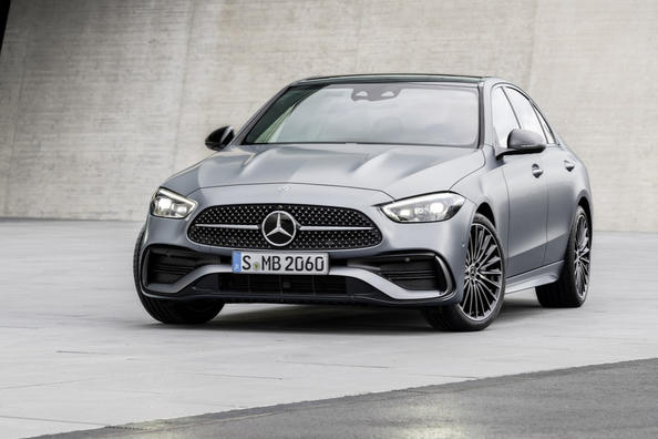 Noua generație a sedanului Mercedes-Benz Clasa C Fotografie 2