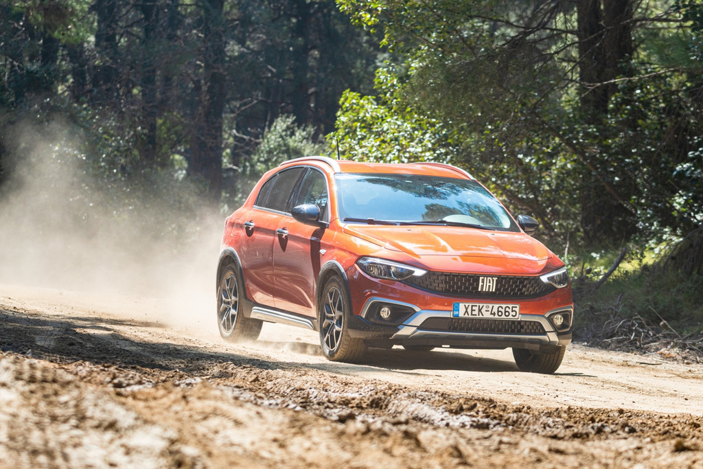 Revizuirea versiunii off-road a hatchback-ului Fiat Tipo Cross