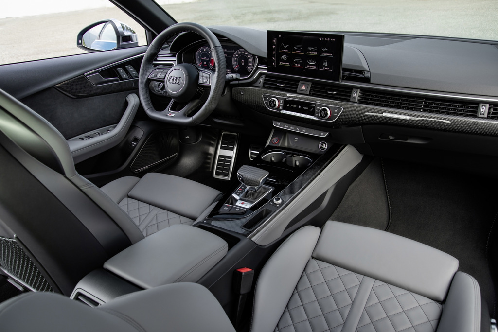 Versiune sport a sedanului Audi S4