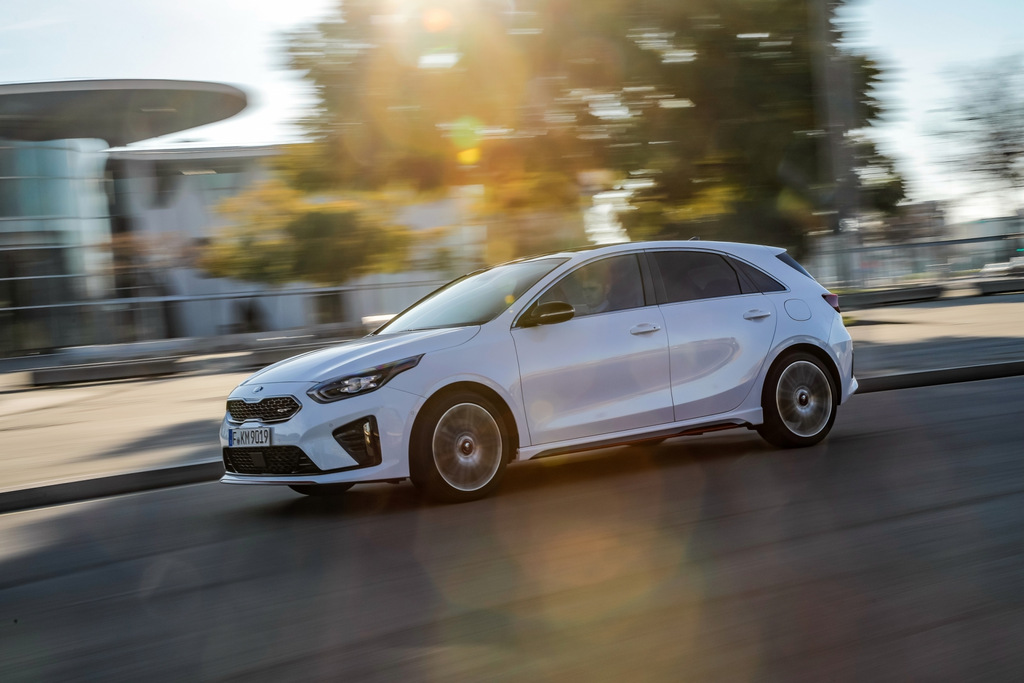 Revizuirea modificării sportive a hatchback-ului KIA Ceed GT