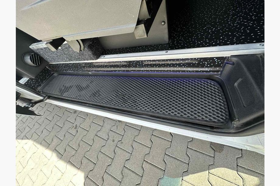 Mercedes Sprinter W907/W910 2018- Covorase prag EVA din poliuretan (negre) Foto 1