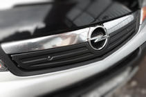 Opel Vivaro 2001–2015 Capac grila iarna 2007-2015 (V2, superior) Mat foto 2