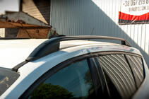 Ford Kuga/Escape 2013-2019 Bare longitudinale Skyport (negre) foto 3