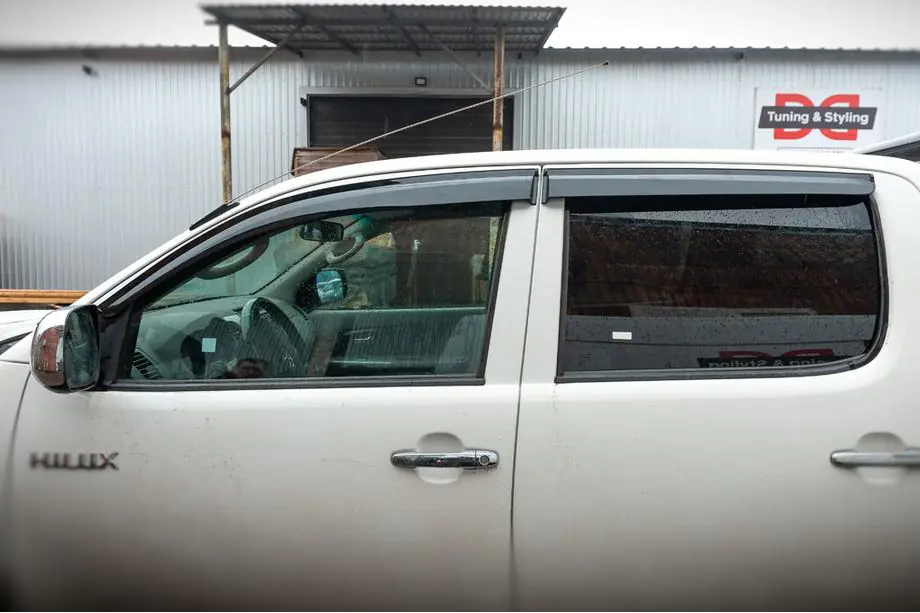 Toyota Hilux 2006-2015 Deflectoare Geamuri (4 buc, Sunplex Sport) Foto 3