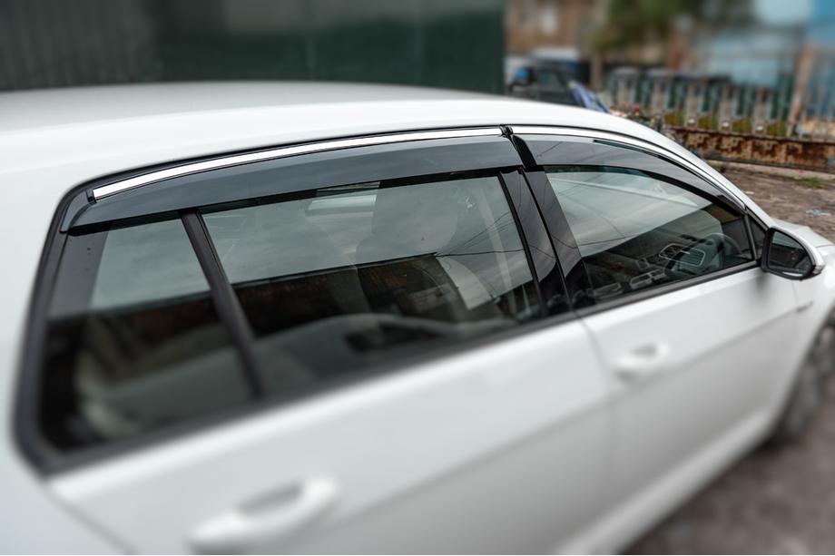 Volkswagen Golf 7/E-Golf 2012-2020 Deflectoare geamuri cu ornament cromat HB (4 buc, Sunplex Chrome) Image