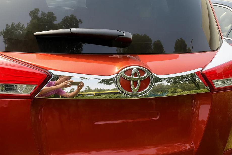 Toyota Rav 4 2013-2018 Ornament cromat deasupra numarului bara Libao 2013-2016 inox Foto 2