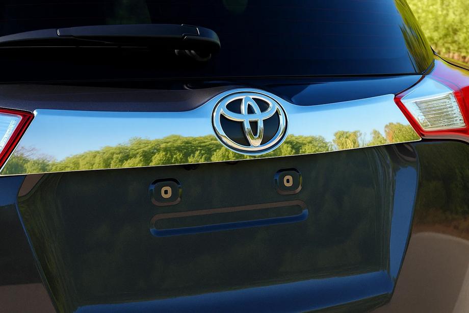 Toyota Rav 4 2013-2018 Ornament cromat deasupra numarului bara Libao 2013-2016 inox Image