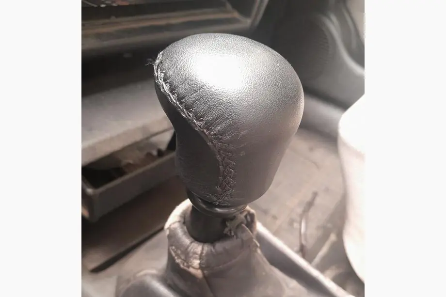 Opel Vectra B 1995-2002 Buton schimbator fara logo (piele) Image