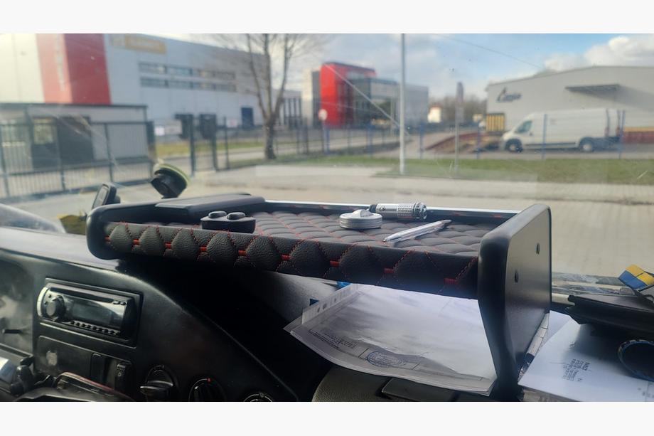 Volkswagen LT 1995-2006 Polita pentru bord (Neagra cu cusatura rosie) Image