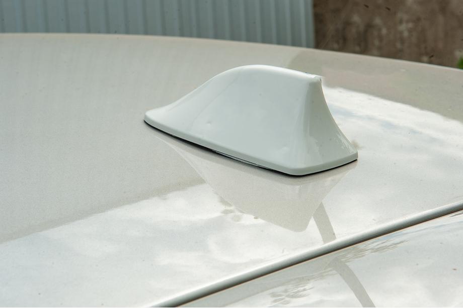 Antena shark fin (alb, ABS) Foto 1