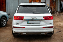 Audi Q7 2015–2026 Ornament cromat deasupra numarului (inox) foto 4