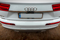 Audi Q7 2015–2026 Ornament cromat deasupra numarului (inox) foto 1