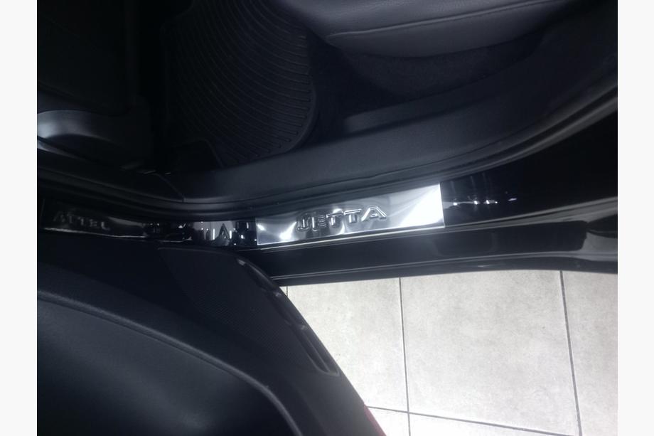Volkswagen Jetta 2011-2018 Protectii praguri inox Carmos V2 (4 buc) Foto 3