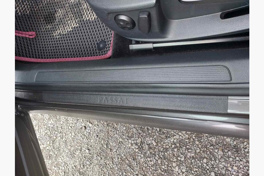 Volkswagen Passat B6 2006-2012 Protectii praguri DDU (4 buc, plastic) Image
